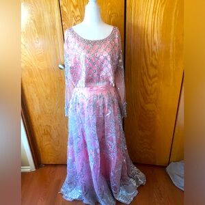 It’s bran new. I only tried it on one time.